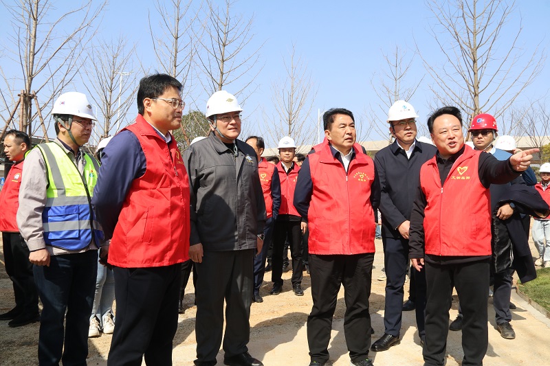 曹普華帶隊(duì)到公司岳陽污水治理項(xiàng)目開展巡湖志愿服務(wù)活動