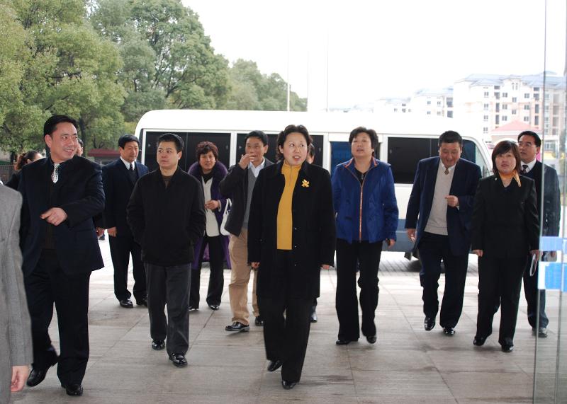 2009年2月，時任湖南省人大常委會副主任、黨組成員，省總工會主席劉蓮玉來四化建調(diào)研